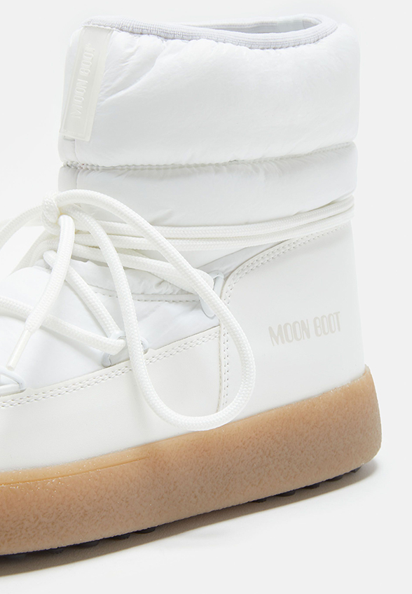 moon-boot-ltrack-low-white-nylon-boots_20095436_45688412_2048 (1)