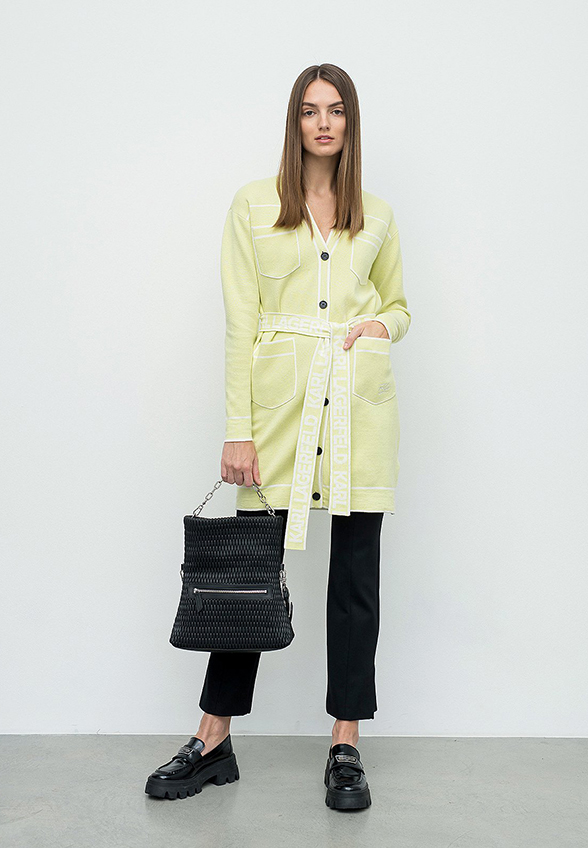 1672121025-outfit-120231_02391346-617-24689